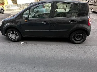 Usata Renault Modus 85 CV (62 kW) 2005 Nero Monovolume