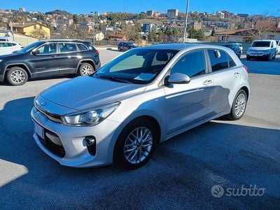 Usata Kia Rio 90 CV (66 kW) 2018 Grigio Berlina
