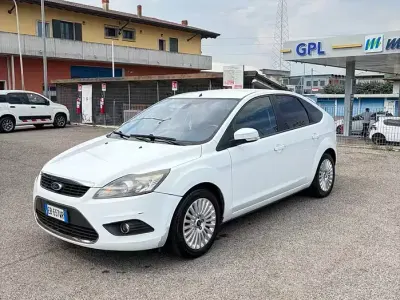Usata Ford Focus 145 CV (106 kW) 2010 Bianco Berlina