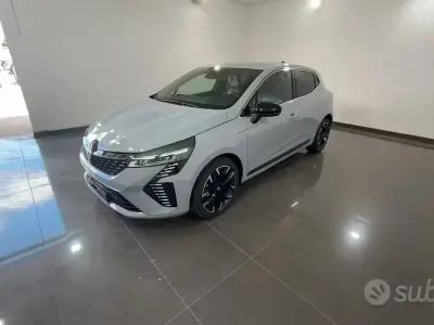 Nieuw Renault Clio V Techno 101 PK (74 kW) 2025 Grijs Sedan