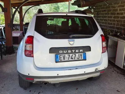 Usata Dacia Duster Lauréate 109 CV (80 kW) 2014 Bianco SUV