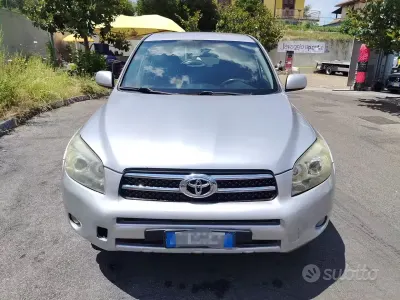 Usata Toyota RAV4 Luxury 177 CV (130 kW) 2006 Grigio SUV