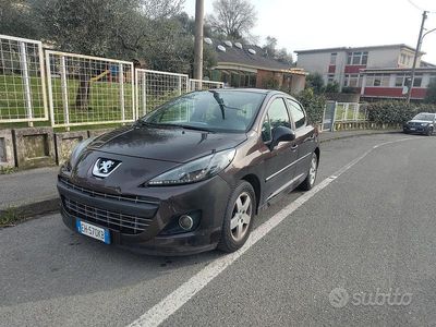 Usata Peugeot 207 70 CV (51 kW) 2011 Marrone Berlina