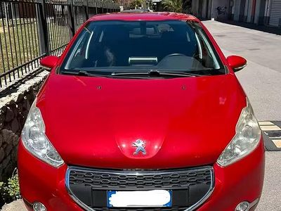 Usata Peugeot 208 Active 92 CV (67 kW) 2013 Rosso Utilitaria