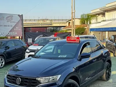 Usata VW T-Roc Business 150 CV (110 kW) 2020 Blu/azzurro SUV