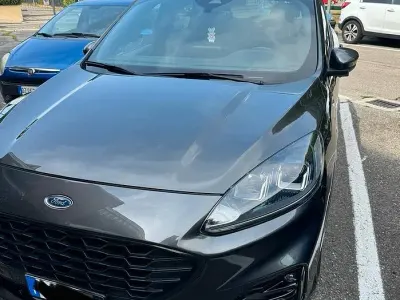 Usata Ford Kuga 120 CV (88 kW) 2022 Grigio SUV
