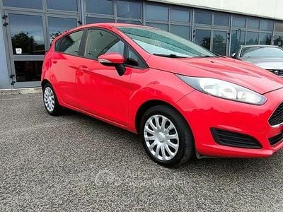 Usata Ford Fiesta 75 CV (55 kW) 2017 Rosso Berlina