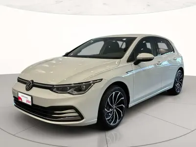 Usata VW Golf VIII Style 131 CV (96 kW) 2023 Pure white Berlina