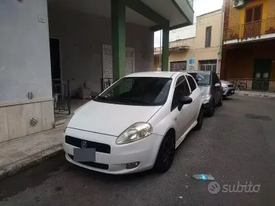 Usata Fiat Grande Punto Sport 90 CV (66 kW) 2008 Bianco Utilitaria