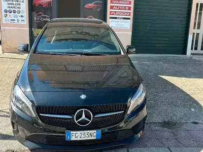 Usata Mercedes A200 136 CV (100 kW) 2016 Nero Utilitaria