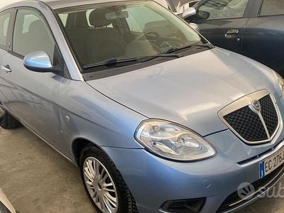 Usata Lancia Ypsilon 60 CV (44 kW) 2010 Blu Utilitaria