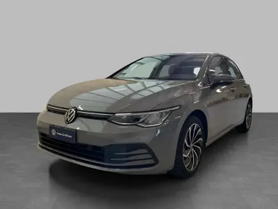 Usata VW Golf VIII Life 110 CV (80 kW) 2022 Moonstone grey Berlina