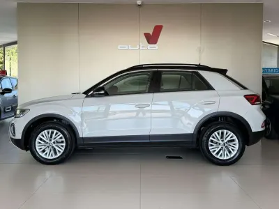 Usata VW T-Roc Life 110 CV (80 kW) 2023 Grigio/tetto nero SUV