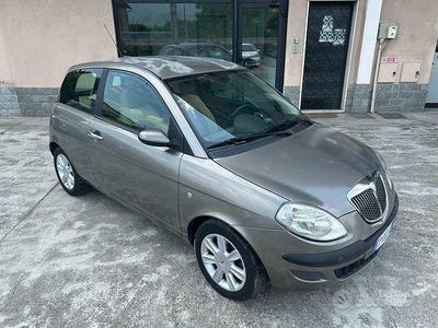 Usata Lancia Ypsilon 75 CV (55 kW) 2004 Antracite Utilitaria