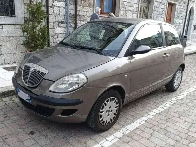Usata Lancia Ypsilon 69 CV (50 kW) 2005 Beige Utilitaria