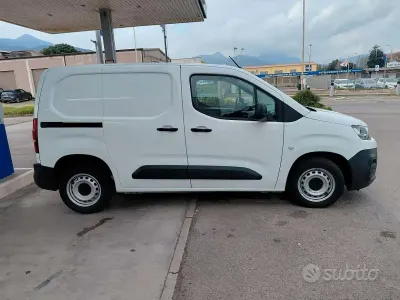 Usata Citroën Berlingo 102 CV (75 kW) 2021 Bianco Monovolume