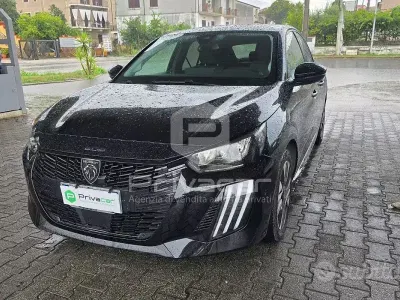 Usata Peugeot 208 Allure 101 CV (74 kW) 2024 Nero Utilitaria