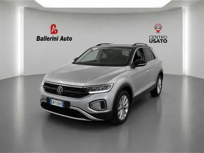 Usata VW T-Roc Life 150 CV (110 kW) 2023 Grigio SUV