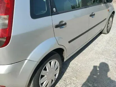 Usata Ford T 68 CV (50 kW) 2005 Berlina