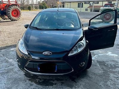 Usata Ford Fiesta 70 CV (51 kW) 2012 Nero Utilitaria