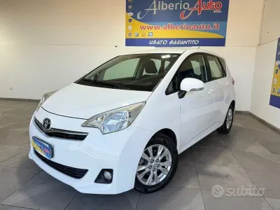 Usata Toyota Verso-S Active 90 CV (66 kW) 2012 Bianco Monovolume