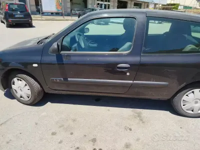Usata Renault Clio II 54 CV (39 kW) 2004 Nero Berlina