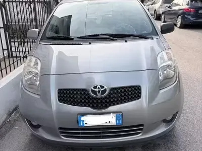 Usata Toyota Yaris 69 CV (50 kW) 2006 Grigio Berlina