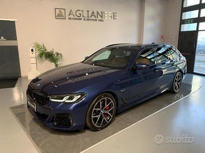 Usata BMW 530e M Sport 292 CV (214 kW) 2023 Blu Station wagon