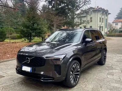 Nuova Volvo XC90 Plus 250 CV (183 kW) 2026 Grigio SUV