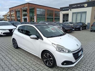 Usata Peugeot 208 Allure 82 CV (60 kW) 2015 Bianco Utilitaria