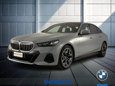 Usata BMW 520 M Sport 197 CV (144 kW) 2023 Brooklyn grey metallic Berlina