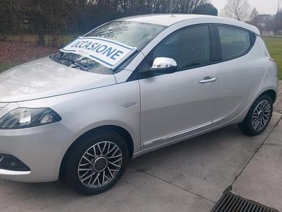 Usata Lancia Ypsilon Gold 69 CV (50 kW) 2022 Grigio Utilitaria