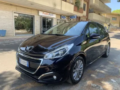 Usata Peugeot 208 Active 82 CV (60 kW) 2016 Blu/azzurro Utilitaria