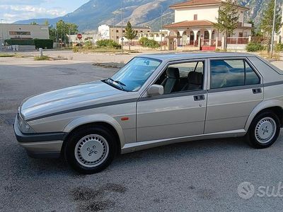 Usata Alfa Romeo 75 120 CV (88 kW) 1990 Grigio Berlina