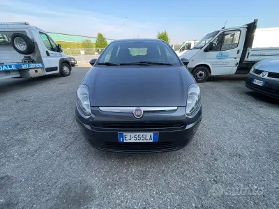 Usata Fiat Grande Punto 77 CV (56 kW) 2011 Grigio Utilitaria