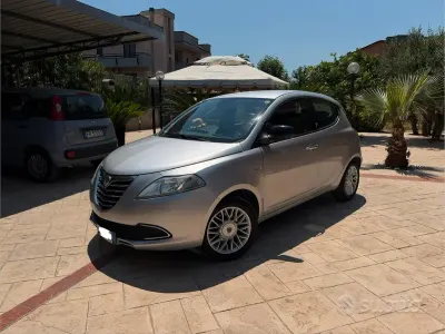 Usata Lancia Ypsilon S 69 CV (50 kW) 2015 Grigio Utilitaria