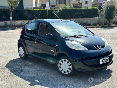 Usata Peugeot 107 68 CV (50 kW) 2007 Grigio Utilitaria