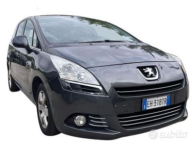 Usata Peugeot 5008 Family 112 CV (82 kW) 2011 Grigio Monovolume