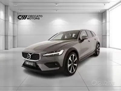 Usata Volvo V60 CC Pro 2019 Grigio Station wagon