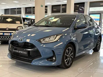 Usata Toyota Yaris Hybrid Trend 116 CV (85 kW) 2021 Blu Berlina