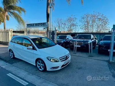 Usata Mercedes B200 Premium 136 CV (100 kW) 2012 Bianco Utilitaria