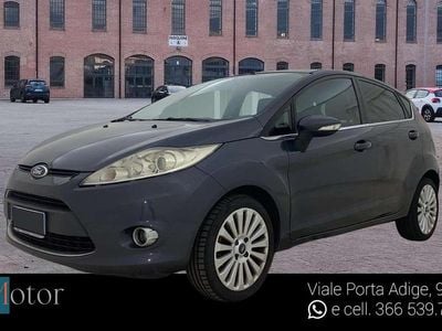 Usata Ford Fiesta Titanium 82 CV (60 kW) 2010 Grigio Berlina