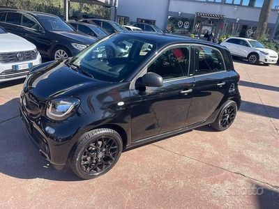 Begagnad Smart ForFour Passion 71 HK (52 kW) 2019 Svart Halvkombi