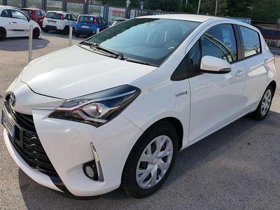 Usata Toyota Yaris Hybrid Business Edition 73 CV (53 kW) 2020 Bianco Berlina