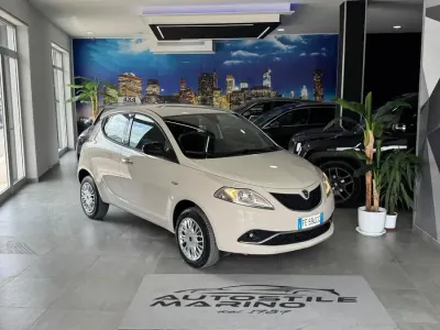 Usata Lancia Ypsilon Gold 80 CV (58 kW) 2016 Beige Utilitaria