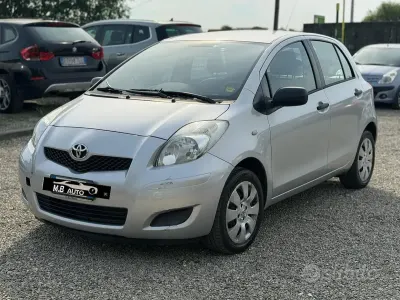 Begagnad Toyota Yaris 69 HK (50 kW) 2010 Grå Halvkombi