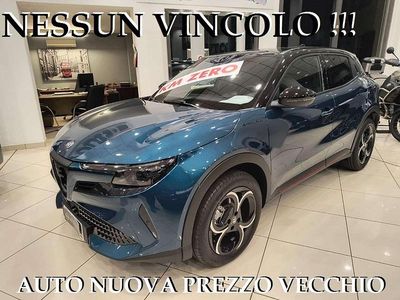 Nuova Alfa Romeo Junior Edizione Speciale 136 CV (100 kW) 2025 Blu navigli tetto nero SUV