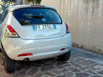 Usata Lancia Ypsilon 85 CV (62 kW) 2016 Grigio Utilitaria