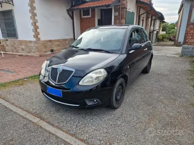 Usata Lancia Ypsilon 60 CV (44 kW) 2009 Bluazzurro Utilitaria