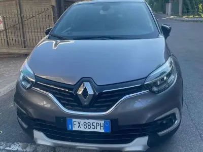 Usata Renault Captur 90 CV (66 kW) 2019 Grigio SUV